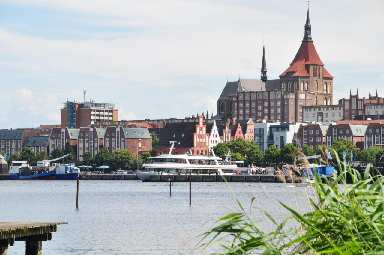 Pension Zum Alten Faehrhaus Rostock Exteriör bild