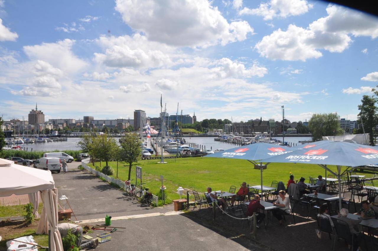 Pension Zum Alten Faehrhaus Rostock Exteriör bild
