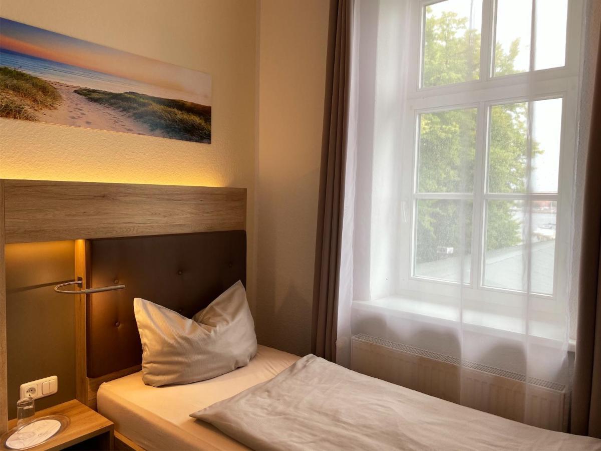 Pension Zum Alten Faehrhaus Rostock Exteriör bild