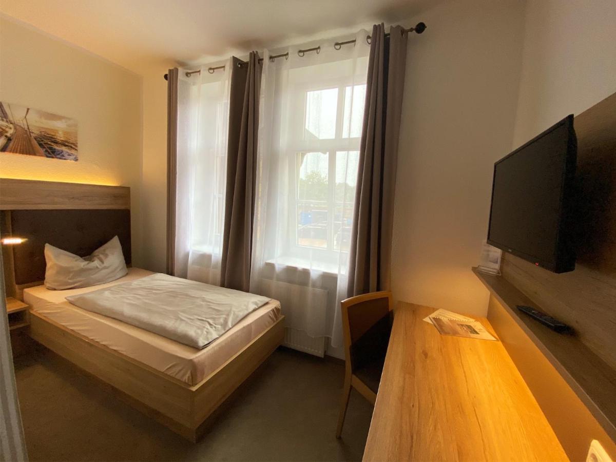 Pension Zum Alten Faehrhaus Rostock Exteriör bild