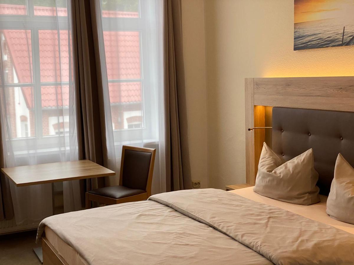 Pension Zum Alten Faehrhaus Rostock Exteriör bild