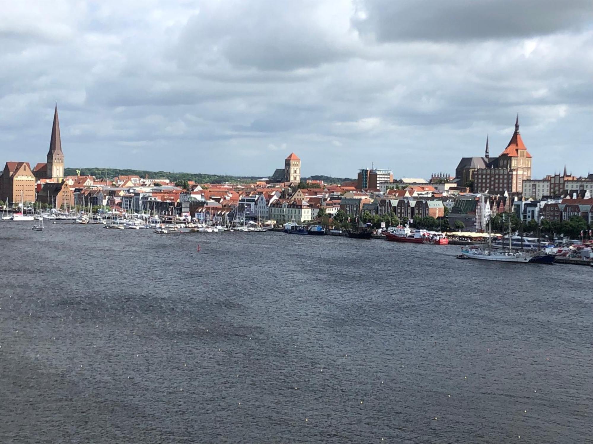 Pension Zum Alten Faehrhaus Rostock Exteriör bild