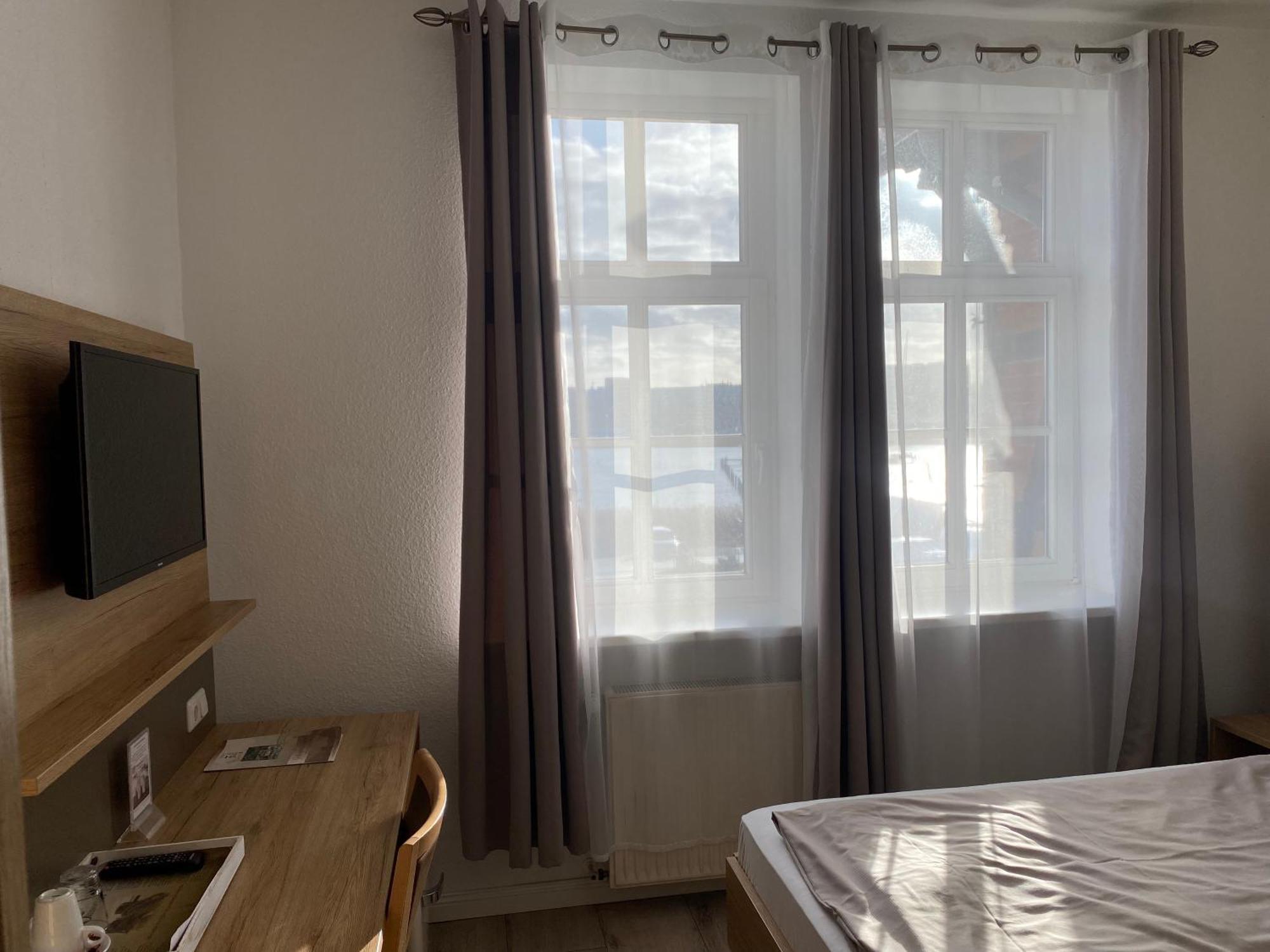 Pension Zum Alten Faehrhaus Rostock Rum bild