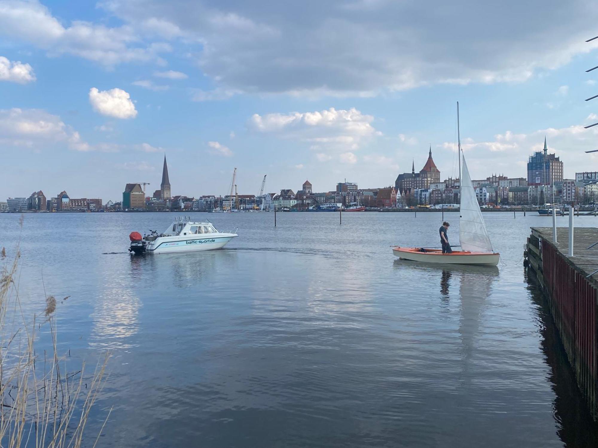 Pension Zum Alten Faehrhaus Rostock Exteriör bild